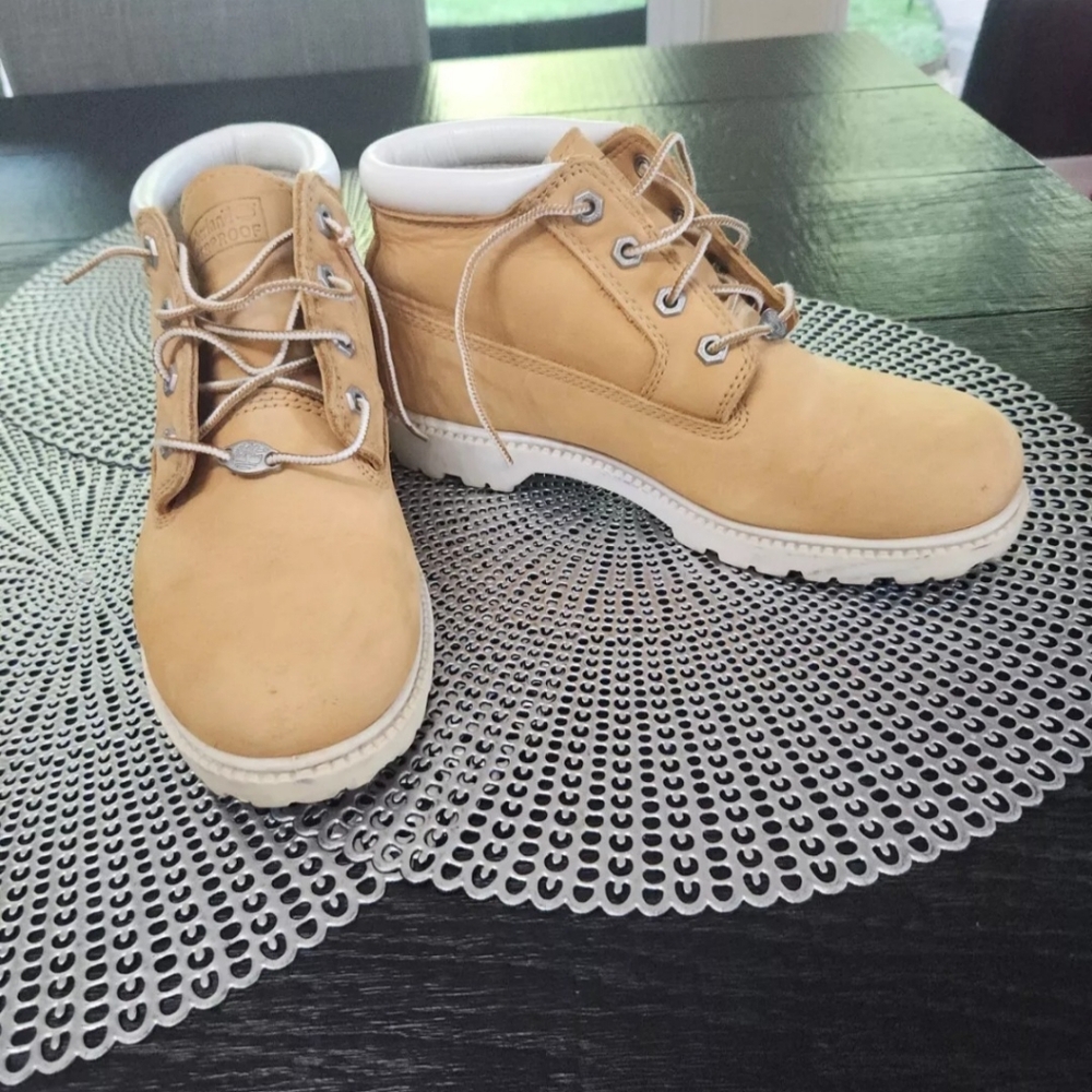 Timberland Wheat Boots 9.5 women's